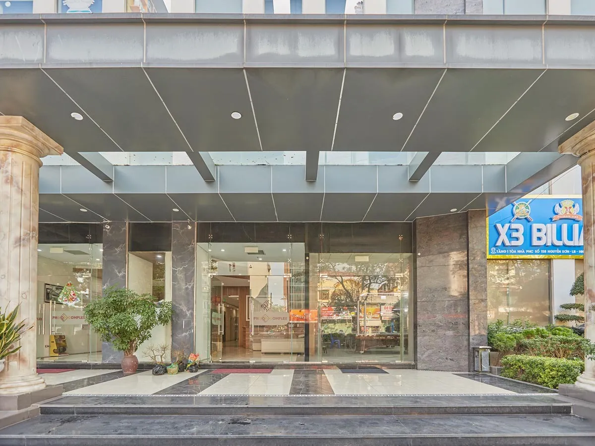 Khu vực cửa vào tòa nhà PHC-Complex.